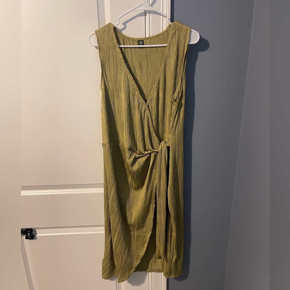 NWOT SHEIN curve 2XL olive green wrap dress.